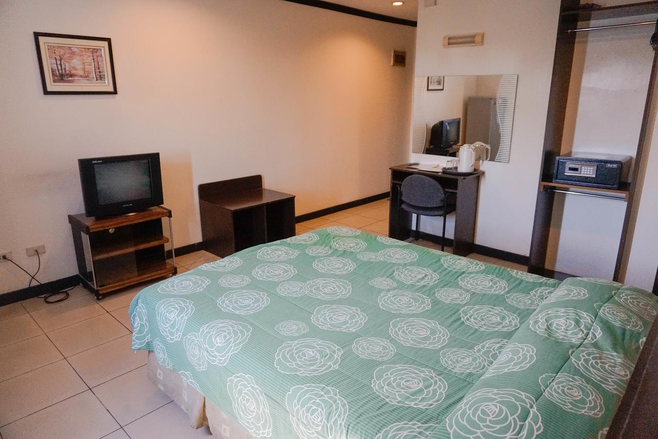 Crowne Garden Hotel Cebu Extérieur photo